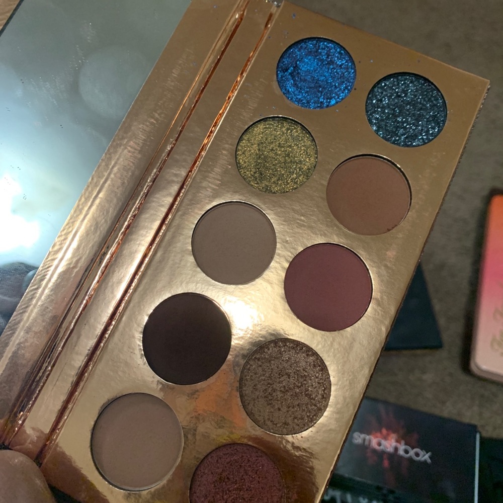 Eyeshadow - Picture 2 of 6